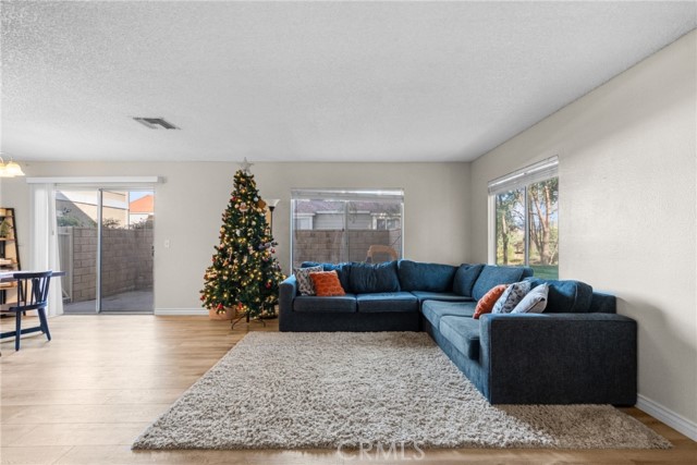 Detail Gallery Image 10 of 43 For 31363 the Old Road, Castaic,  CA 91384 - 3 Beds | 2/1 Baths