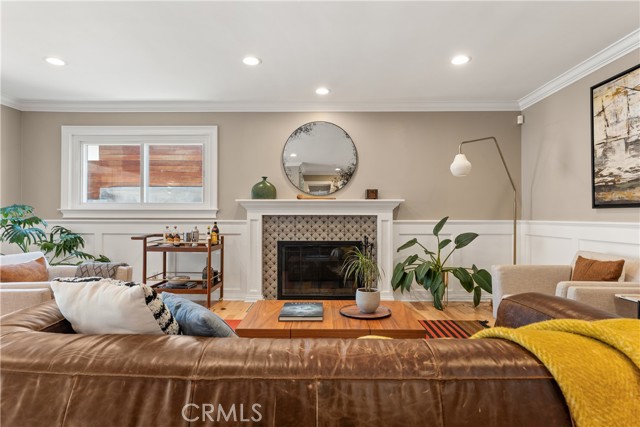 Detail Gallery Image 4 of 31 For 8844 Villanova Ave, Los Angeles,  CA 90045 - 5 Beds | 4 Baths