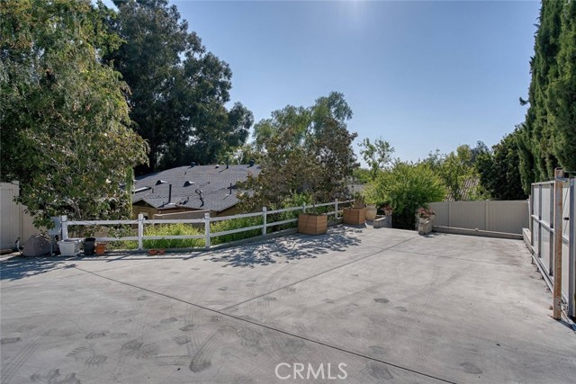 2234 East Hillcrest Drive photo 6