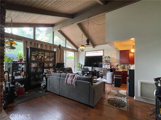643 W Alegria Avenue, Sierra Madre CA: https://media.crmls.org/medias/eca616d1-07c1-4704-8032-201aa9863813.jpg