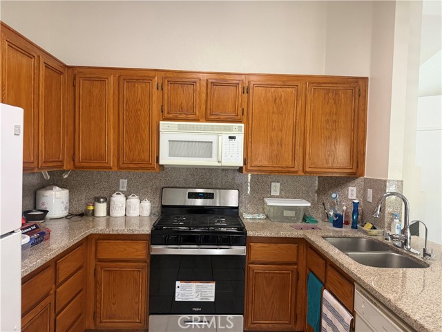 Detail Gallery Image 12 of 28 For 416 S Tamarisk Ave, Rialto,  CA 92376 - 4 Beds | 2 Baths