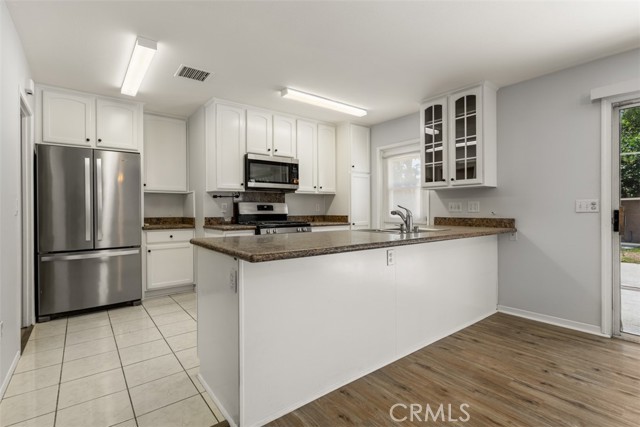 15251 Nottingham Lane, Huntington Beach CA: https://media.crmls.org/medias/eca7515a-4576-4c17-b1c2-944cbce8c2b3.jpg