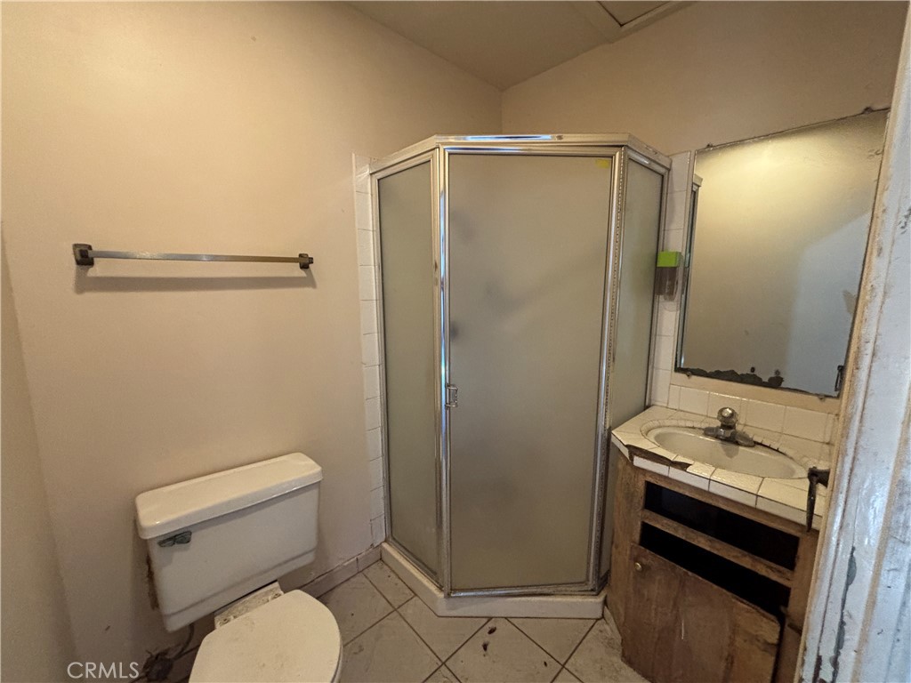 https://media.crmls.org/medias/eca77b69-ab5f-4a8c-b6c7-f05d1b392a19.jpg?preset=X-Large