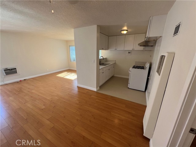 Detail Gallery Image 3 of 6 For 366 Vecino Dr #1,  Covina,  CA 91723 - 1 Beds | 1 Baths