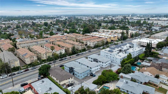 7224 Hazeltine Avenue, Van Nuys CA: https://media.crmls.org/medias/eca81625-ef3f-47c6-b317-ef299881d38f.jpg
