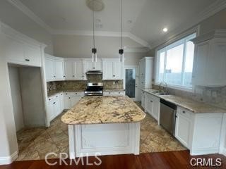 Detail Gallery Image 6 of 35 For 4912 Hesperia Ave, Encino,  CA 91316 - 3 Beds | 3 Baths