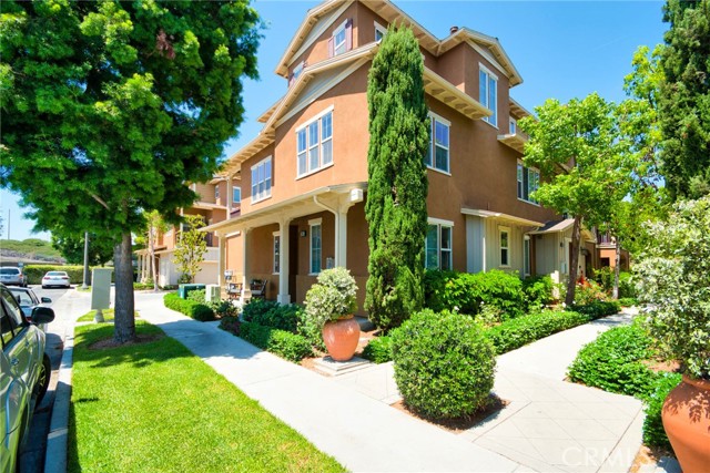 Detail Gallery Image 2 of 32 For 89 Liberty St, Tustin,  CA 92782 - 3 Beds | 3/1 Baths