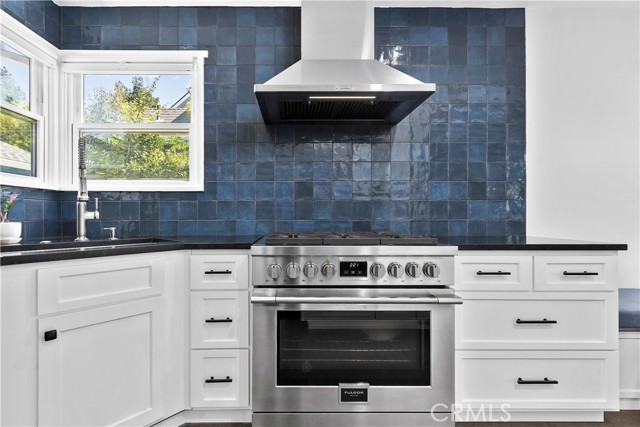3556 Rutgers Avenue, Long Beach CA: https://media.crmls.org/medias/eca92ebe-f6e6-444b-b663-f310b105d67a.jpg
