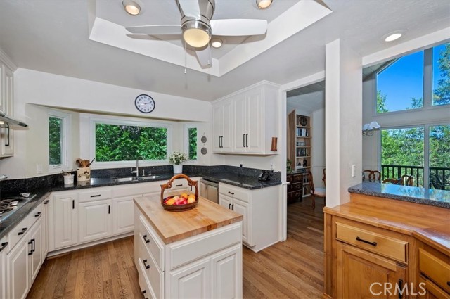 789 Jagerhorn Dr, Lake Arrowhead, CA 92352