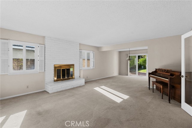 Detail Gallery Image 4 of 46 For 1012 Diamond Dr, Santa Maria,  CA 93455 - 4 Beds | 3 Baths