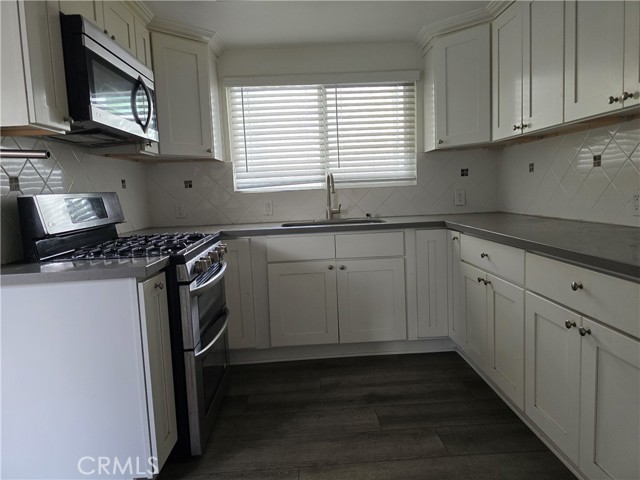 23915 Arlington Avenue, Torrance CA: https://media.crmls.org/medias/eca9d73d-a15f-47ef-b29a-ec01bc4bf28c.jpg