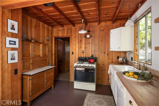 Detail Gallery Image 11 of 23 For 792 Lords Ln, Lake Arrowhead,  CA 92352 - 2 Beds | 1 Baths