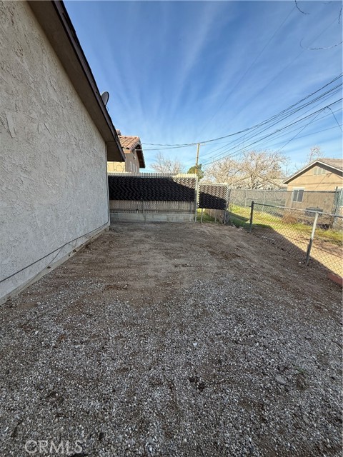 Detail Gallery Image 5 of 6 For 16580 Pine St #B,  Hesperia,  CA 92345 - 2 Beds | 1 Baths