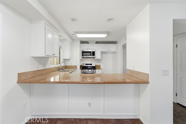 Detail Gallery Image 9 of 33 For 15150 Rayen St, North Hills,  CA 91343 - 3 Beds | 3 Baths