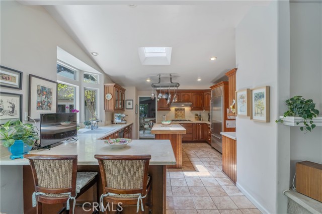 Detail Gallery Image 19 of 33 For 3818 Hayvenhurst Ave, Encino,  CA 91436 - 4 Beds | 3 Baths