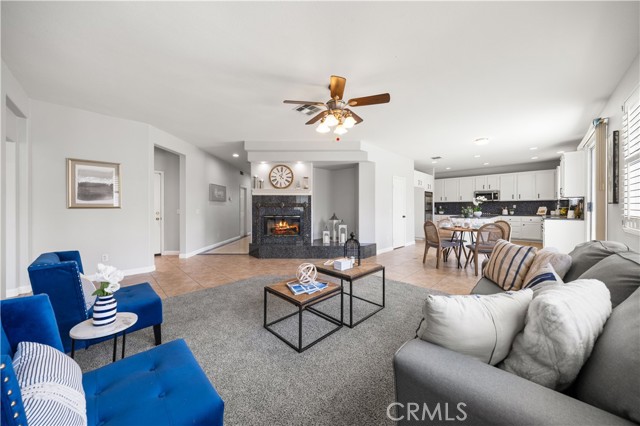 12337 Columbia Lane, Eastvale CA: https://media.crmls.org/medias/ecae91a0-a7c4-4c67-b1a5-015d63951a42.jpg