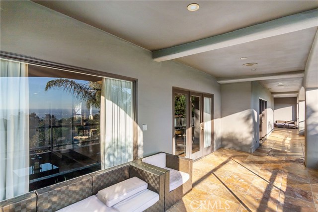 Detail Gallery Image 68 of 75 For 7218 Mulholland Dr, Los Angeles,  CA 90068 - 6 Beds | 9/1 Baths