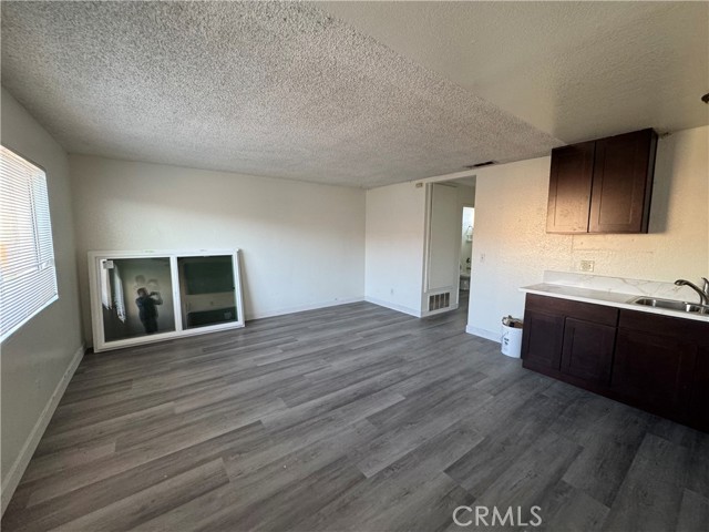 Detail Gallery Image 6 of 12 For 3751 Harvill #8,  Riverside,  CA 92503 - 1 Beds | 1 Baths