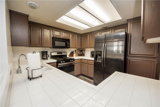 Detail Gallery Image 10 of 27 For 2290 Indigo Hills Dr #6,  Corona,  CA 92879 - 2 Beds | 2 Baths