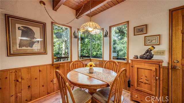 Detail Gallery Image 11 of 48 For 24941 Faulhorn Dr, Crestline,  CA 92325 - 3 Beds | 1/1 Baths