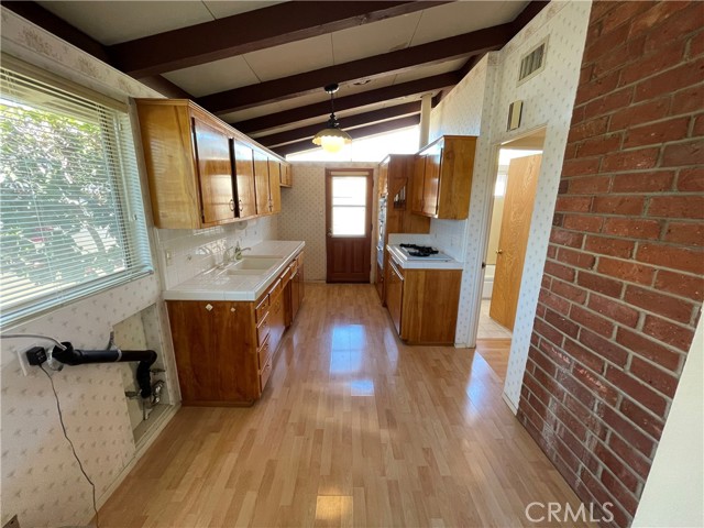 Kitchen/Laundry Area