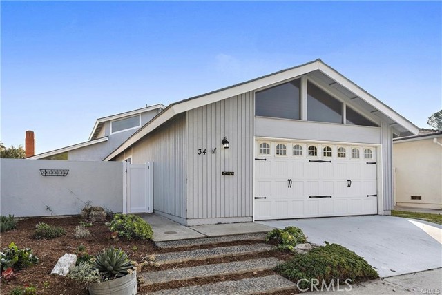 Detail Gallery Image 3 of 27 For 34 Mann St, Irvine,  CA 92612 - 4 Beds | 2 Baths