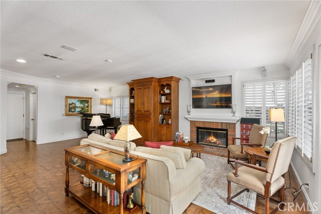 50 Emerald, Irvine CA: https://media.crmls.org/medias/ecb6b5be-5809-4a66-b8a3-e6941533bfaf.jpg
