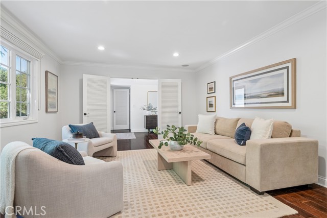 Detail Gallery Image 11 of 73 For 4590 Ensenada Dr, Woodland Hills,  CA 91364 - 3 Beds | 2/1 Baths