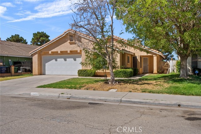 Detail Gallery Image 1 of 27 For 45023 Palo Vista Dr, Lancaster,  CA 93535 - 3 Beds | 2 Baths