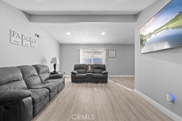 Detail Gallery Image 4 of 30 For 25035 Brodiaea, Moreno Valley,  CA 92553 - 3 Beds | 2 Baths