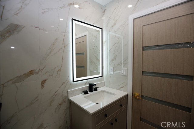 Detail Gallery Image 17 of 21 For 10341 Collett Ave, Granada Hills,  CA 91344 - 3 Beds | 2 Baths