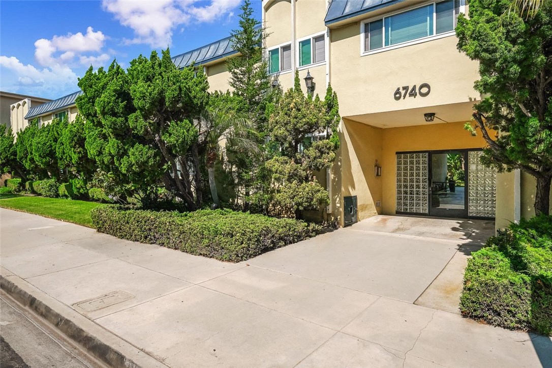 6740 Springpark Ave #213, Los Angeles, CA 90056