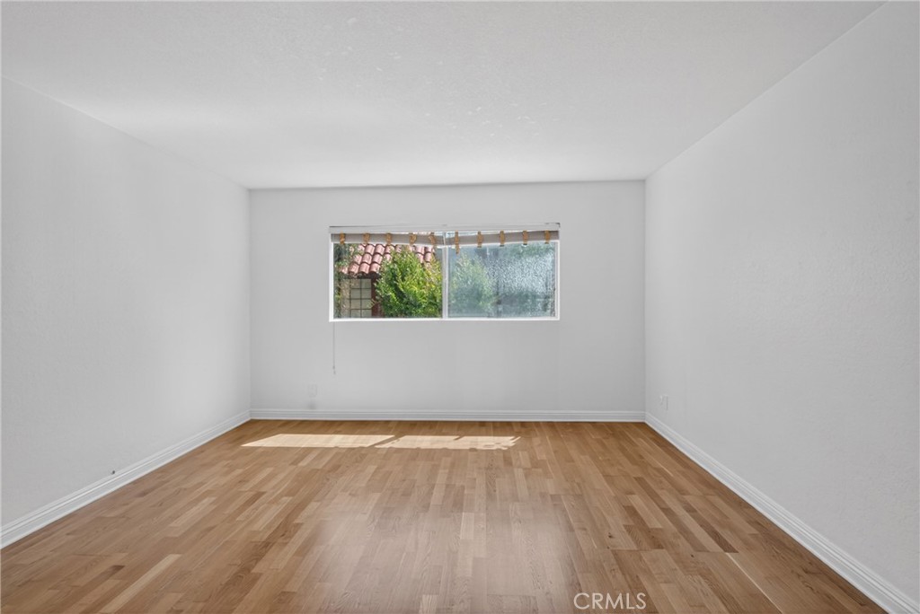 https://media.crmls.org/medias/ecbab244-154d-4323-a52e-1411922cac23.jpg?preset=X-Large