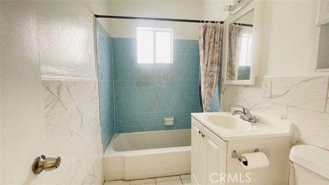1083 Gaviota Avenue, Long Beach CA: https://media.crmls.org/medias/ecbb213c-1905-4828-b7ce-1ee8b04043c8.jpg