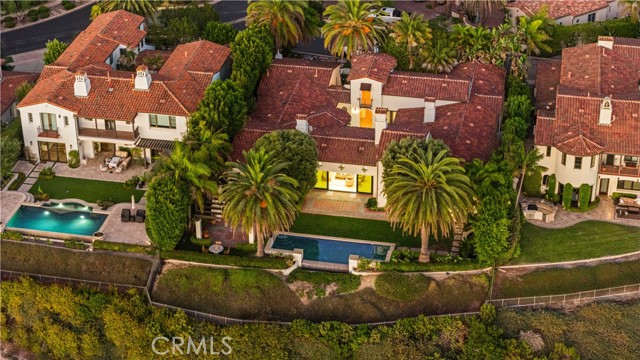 24 Scenic Bluff, Newport Coast CA: https://media.crmls.org/medias/ecbb78d7-0256-43f5-a403-2b4f6a429789.jpg