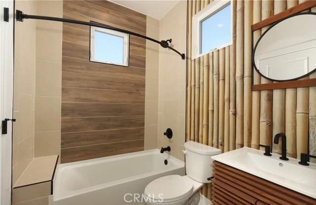 Detail Gallery Image 19 of 23 For 4539 1/2 St Elmo Dr, Los Angeles,  CA 90019 - 4 Beds | 3 Baths