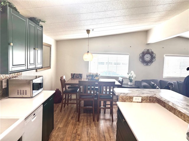 Detail Gallery Image 12 of 30 For 1550 Rimpau #37,  Corona,  CA 92881 - 3 Beds | 2 Baths