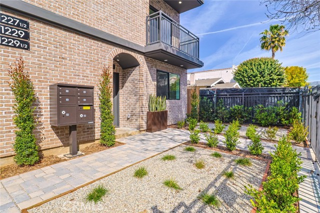 1227 N June Street, Hollywood CA: https://media.crmls.org/medias/ecbbeec7-2088-4a52-92a8-99d2de404797.jpg