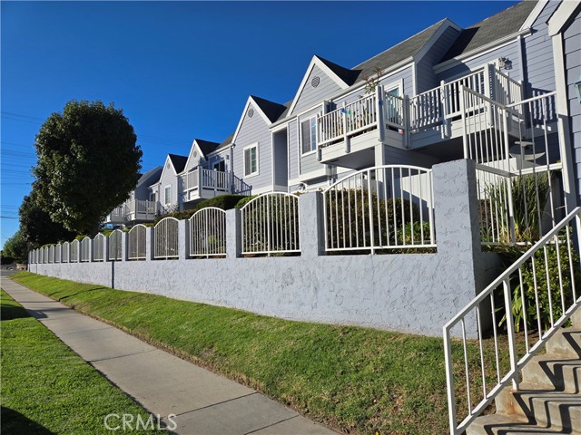 1249 223rd Street, Torrance, California 90502, 2 Bedrooms Bedrooms, ,2 BathroomsBathrooms,Condominium,For Sale,223rd,SB24234308