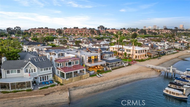 8 Beacon Bay, Newport Beach CA: https://media.crmls.org/medias/ecbdde4b-3acd-4d62-948d-2156741b69d3.jpg