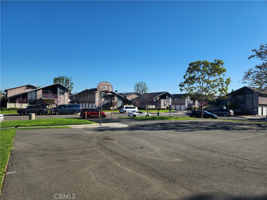 https://media.crmls.org/medias/ecbe1043-2075-4824-b9b0-1bfcd9a61917.jpg?preset=X-Large