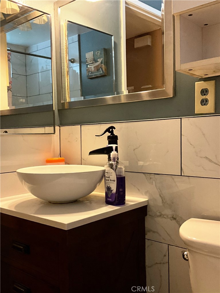 https://media.crmls.org/medias/ecbead80-2088-414e-8804-046281fa9a88.jpg?preset=X-Large