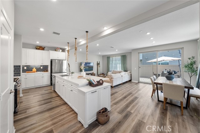 Detail Gallery Image 4 of 51 For 1704 Laurelwood, Oceanside,  CA 92056 - 3 Beds | 2/1 Baths