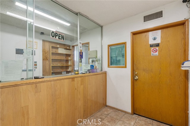 475 E Foothill Boulevard, Pomona CA: https://media.crmls.org/medias/ecbf39f6-aacf-418d-a0dd-bf686cbff3a6.jpg