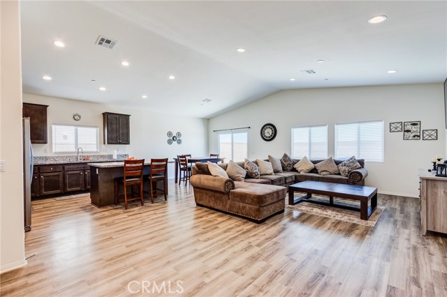 Detail Gallery Image 11 of 43 For 11856 Calenda Ct, Victorville,  CA 92392 - 4 Beds | 3 Baths