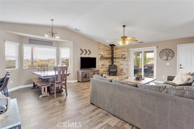 Detail Gallery Image 9 of 69 For 6297 Coleridge, Oak Hills,  CA 92344 - 7 Beds | 4 Baths