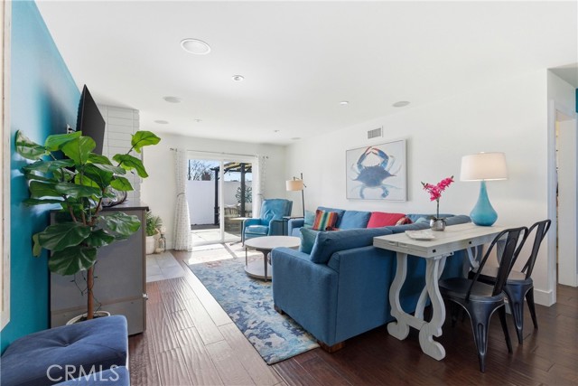 Detail Gallery Image 4 of 19 For 2400 Elden #32,  Costa Mesa,  CA 92627 - 2 Beds | 1 Baths