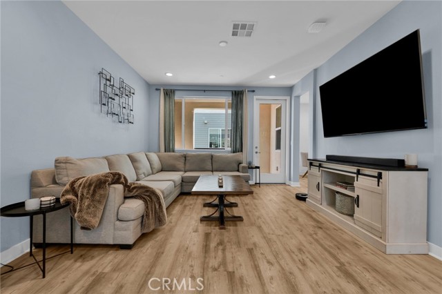 Detail Gallery Image 8 of 24 For 318 Bridgewater #5,  Gardena,  CA 90247 - 3 Beds | 3 Baths