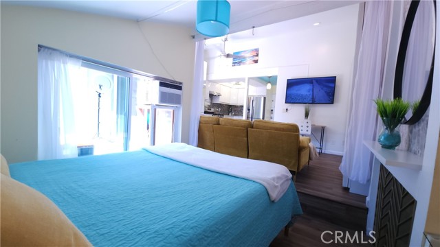 17072 Pacific Coast Highway, Huntington Beach CA: https://media.crmls.org/medias/ecc35706-df7f-4b48-940c-ae7cebf6a206.jpg