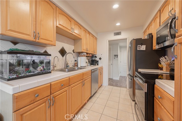 Detail Gallery Image 14 of 40 For 4637 Willis #110,  Sherman Oaks,  CA 91403 - 2 Beds | 2 Baths